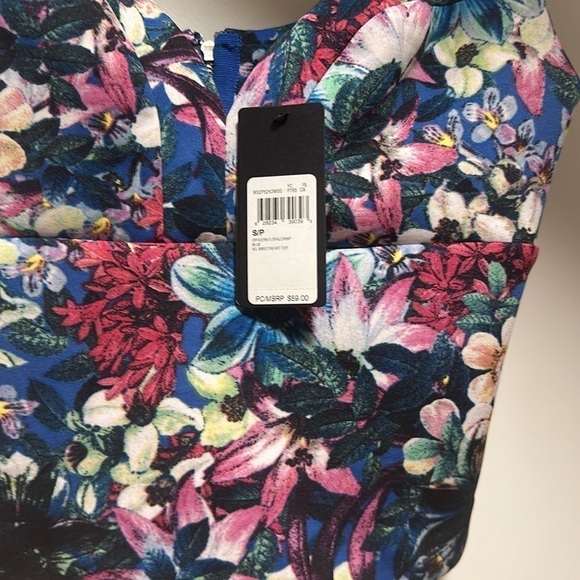 Guess crop top nwt - Picture 2 of 3